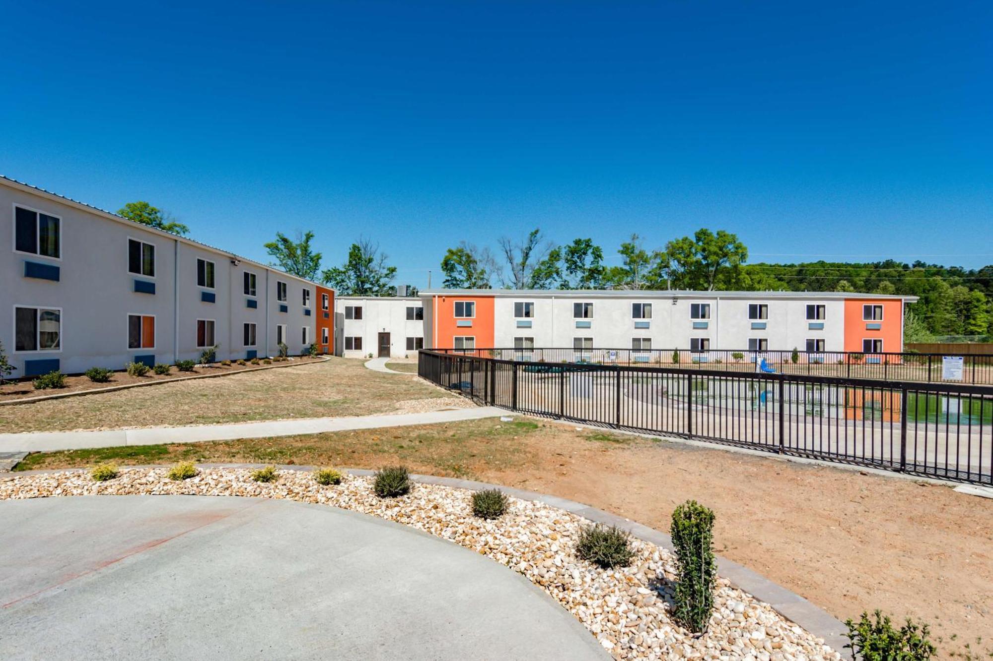 6-white, Ga - Cartersville Hotel White