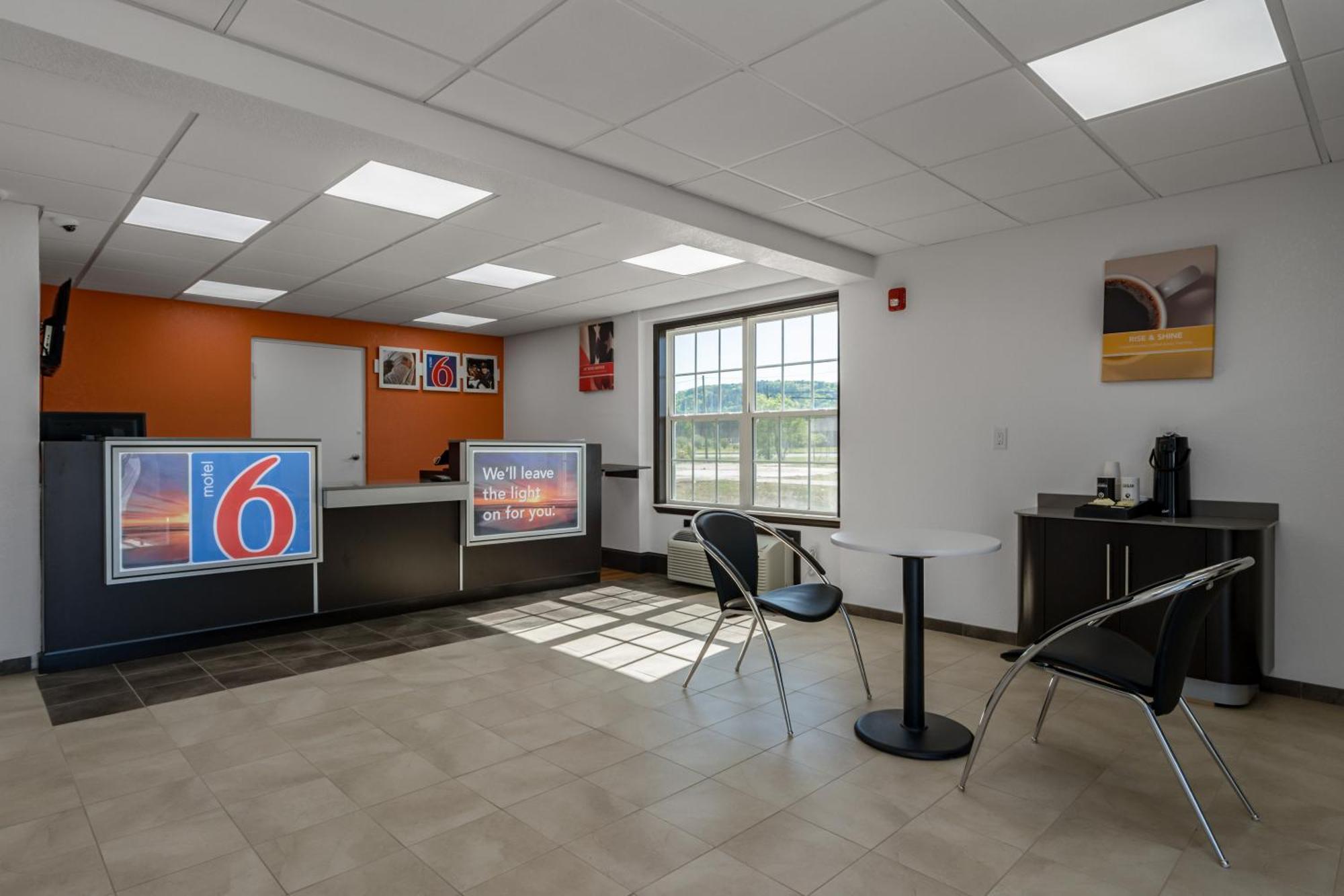 Hotel 6-white, Ga - Cartersville 2*