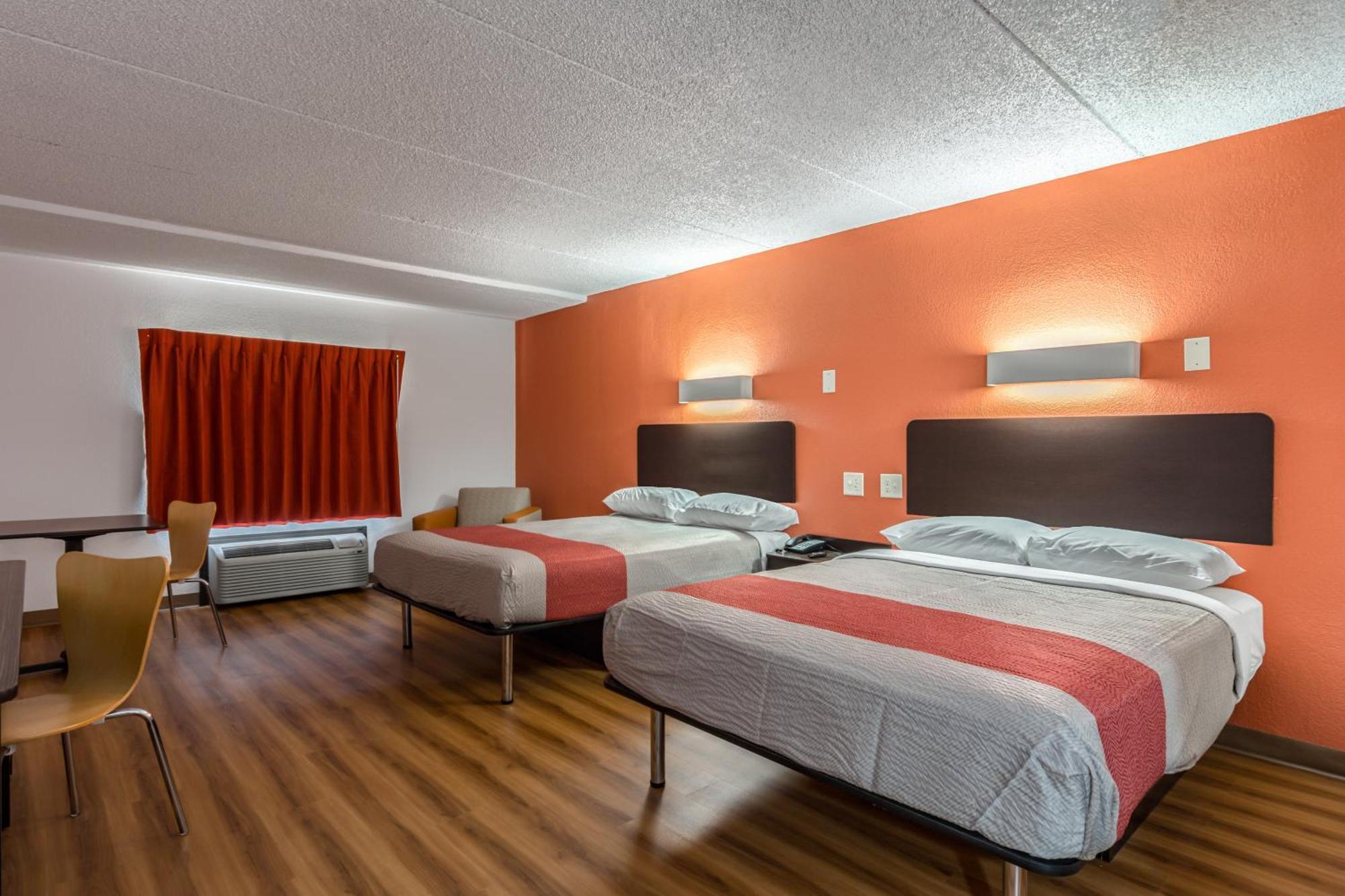 Hotel 6-white, Ga - Cartersville 2*